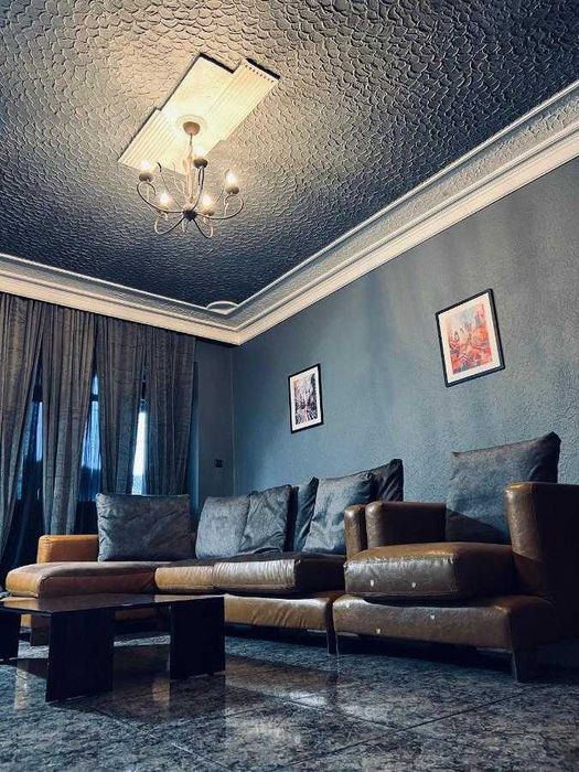 ЕЛЕГАНТЕН напълно обзаведен апартамент в ЦЕНТЪРА на гр. Карлово