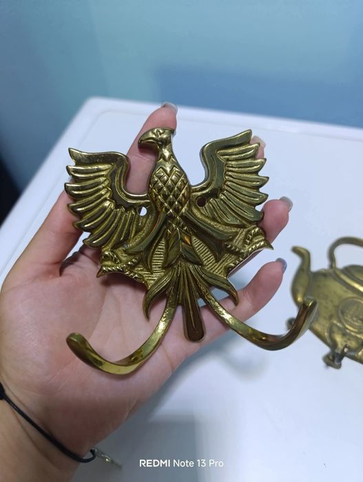 Бронзови закачалки