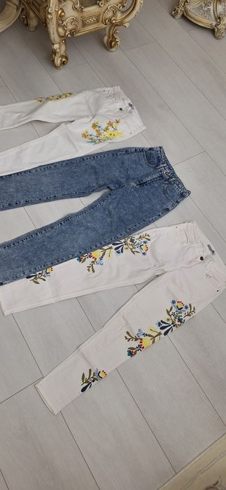 Vand 3 perechi de blugi zara la 45 lei toti +cadou
