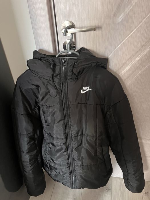 Дамско яке на Nike