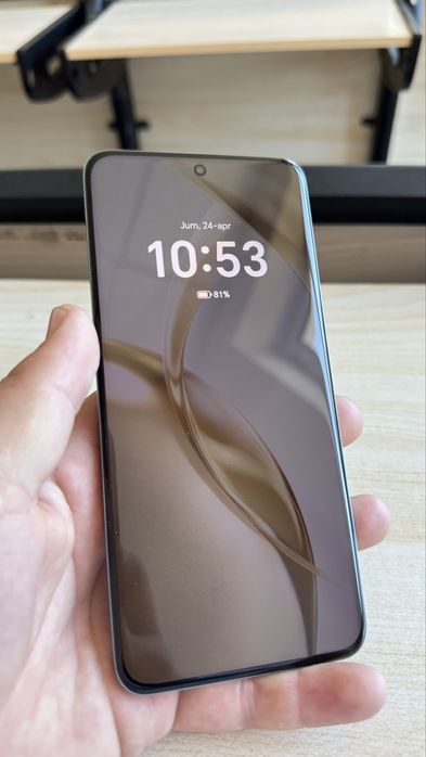 Honor 200    8+8/256gb