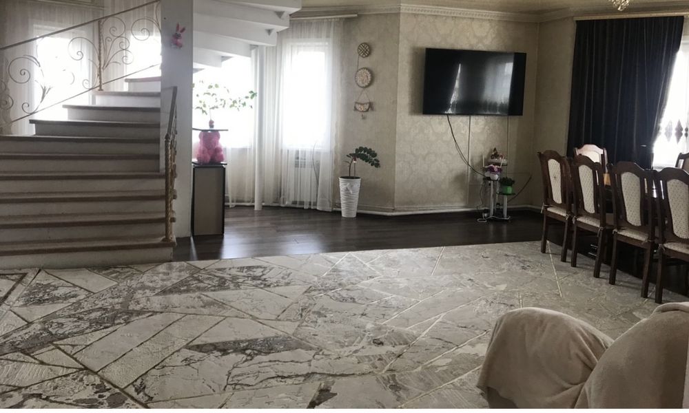 Продам почти новый турецкий ковер