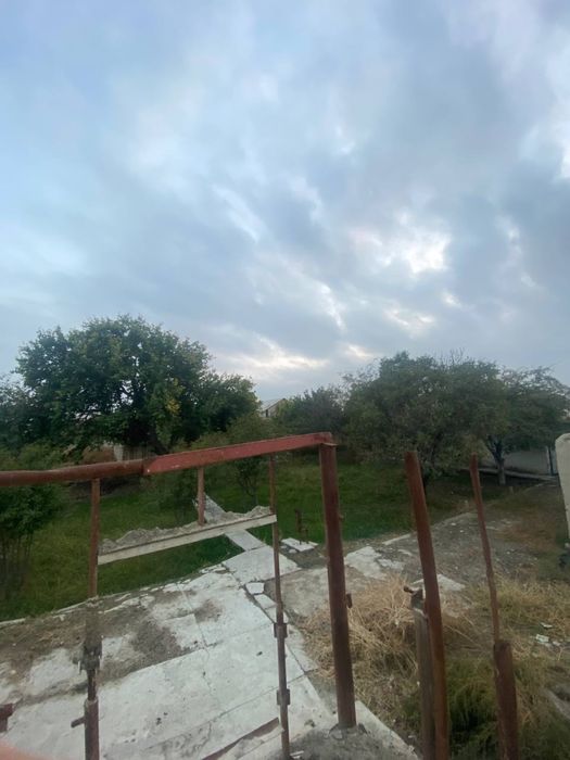 Uy sotiladi 600mln kelishamiz narxini