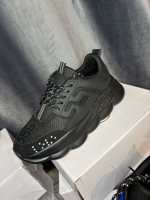 Adidasi versace diverse cumori