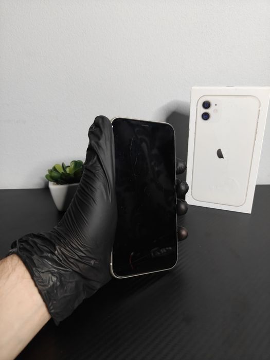 iPhone 11, Silver - în Condiție Bună!