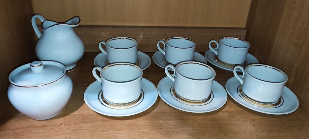 Продаю фарфоровый сервиз!