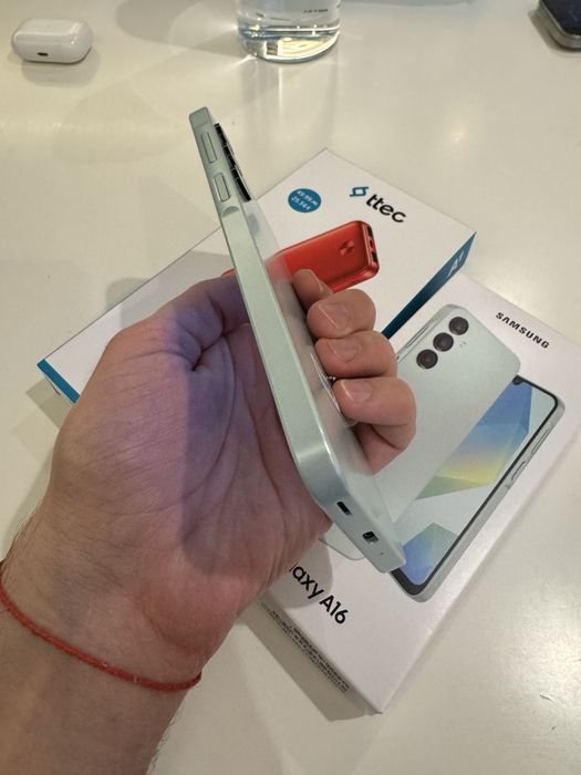Samsung galaxy A16 128 GB + подарък батерия