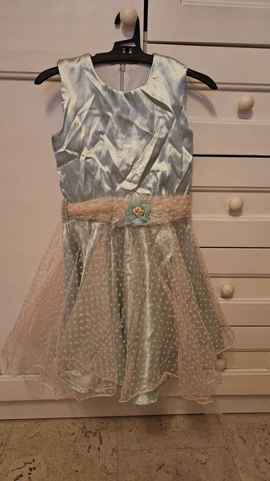 Празнични рокли за момиче 8-10 г.