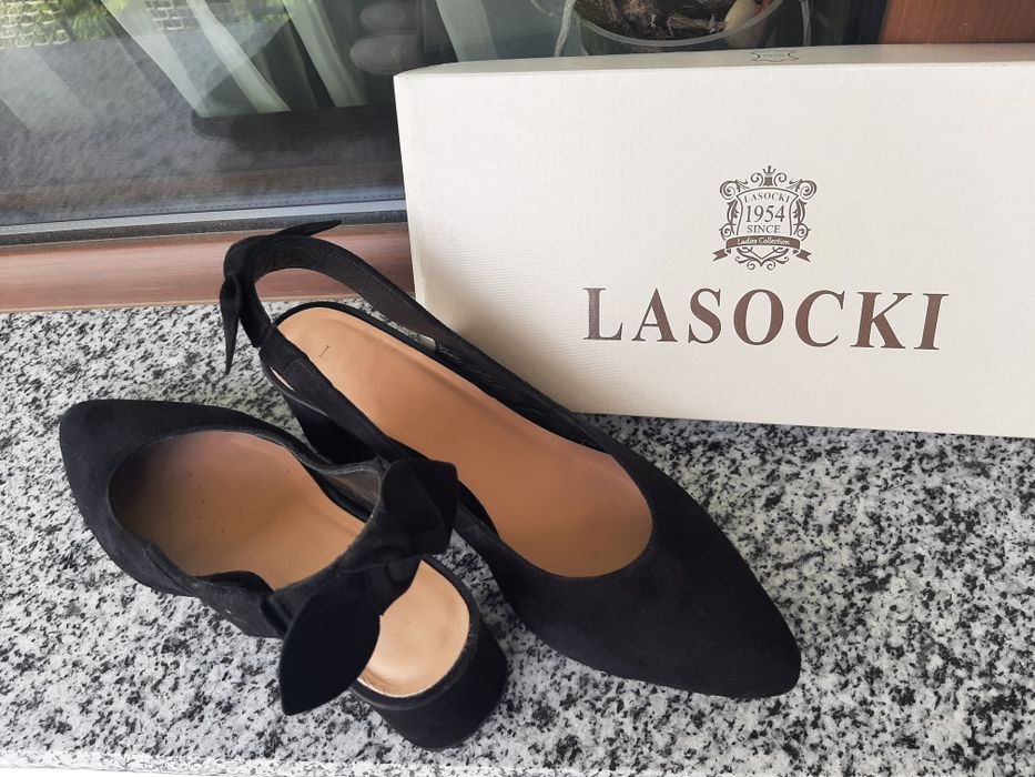 Дамски обувки на нисък ток от естествена кожа