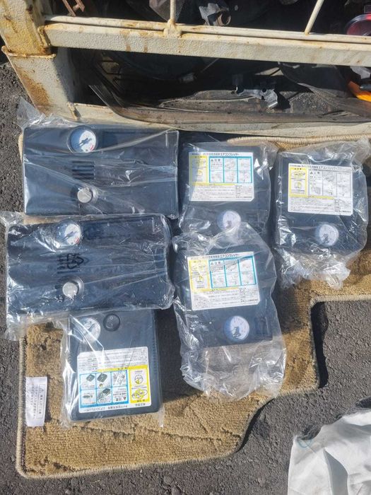 Автомобильный компрессор насос для подкачка шин