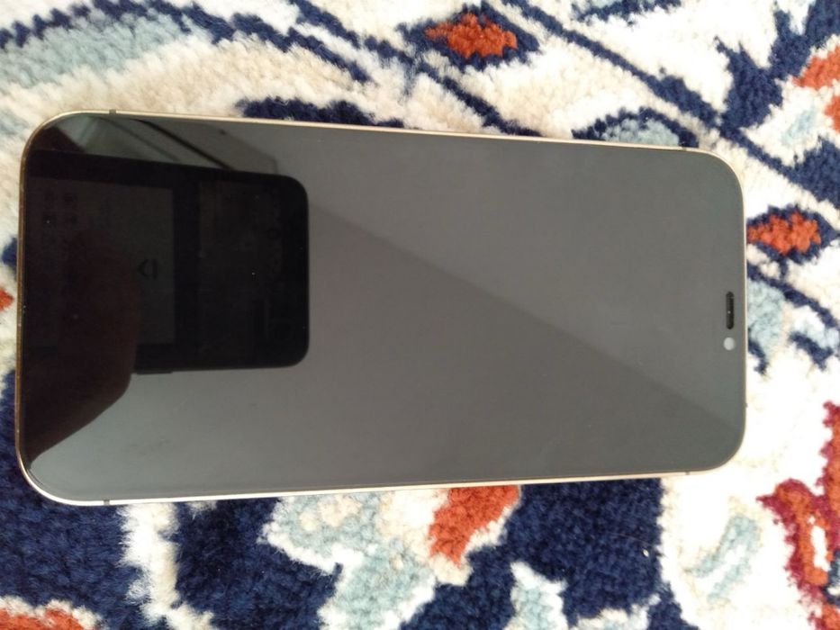 Айфон 12 про.