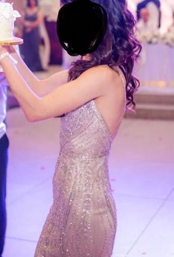 Продавам дълга официална рокля