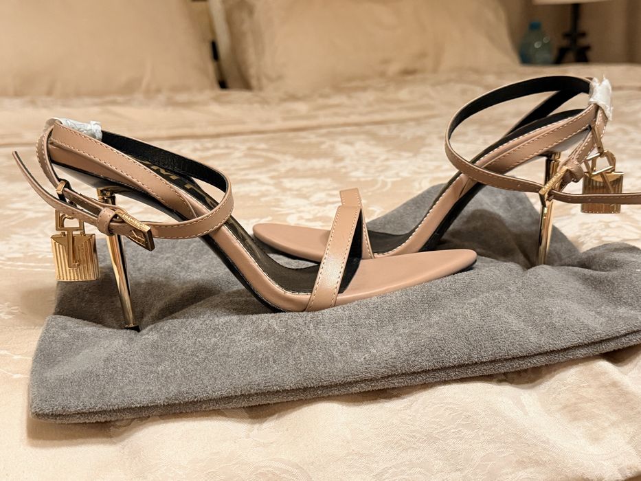 Sanda dama Tom Ford roz