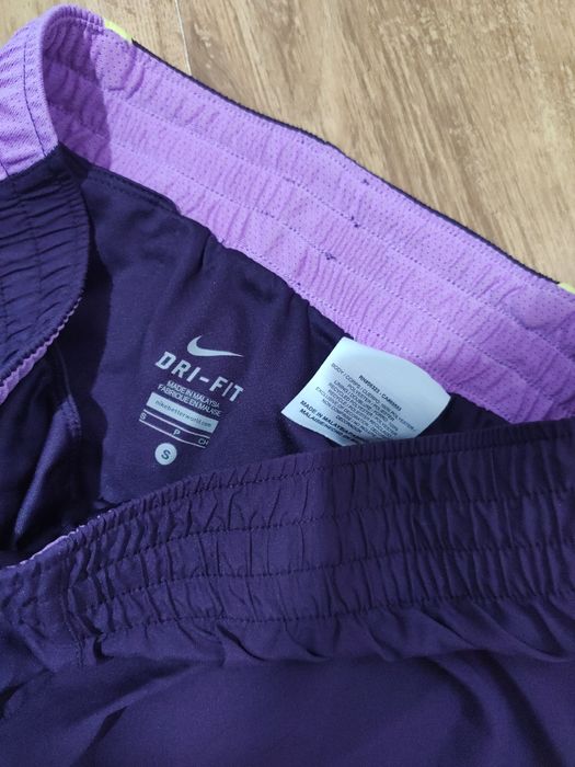 Pantaloni scurți de damă Nike mărimea S