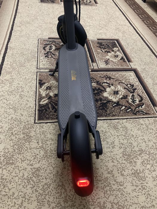 Электро самокат ninebot