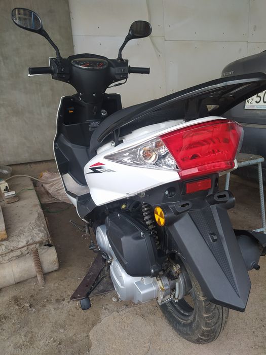 Скутер бензиновый