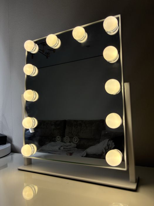 зеркало с лампочками