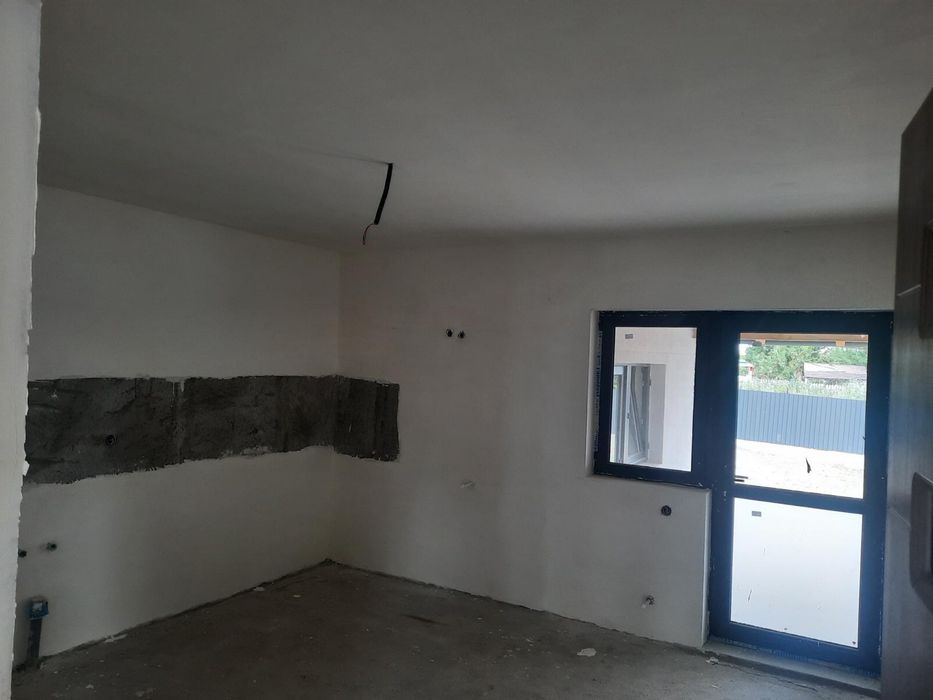 Vand casa in Com. Sendreni (cartierul nou)