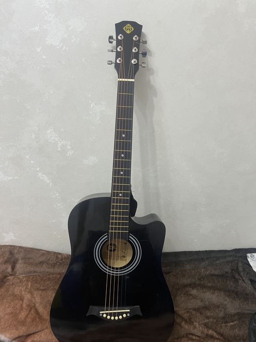 Гитара в хорошем состоянии.