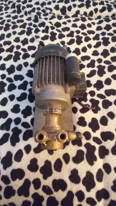 Se vinde Pompa recirculare casnice