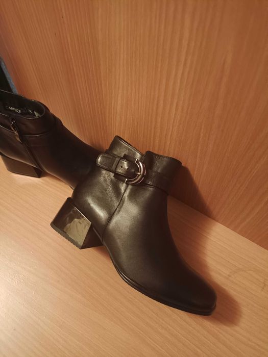 Продам новые ботильоны Caprise