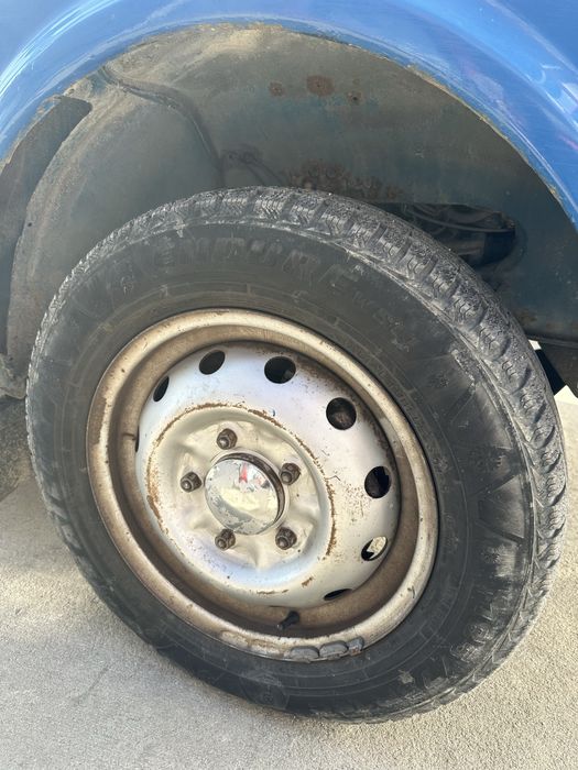 Четери броя гуми с джанти за Лада Нива