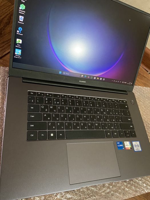 Стильный нов Huawei Core i5 Matebook