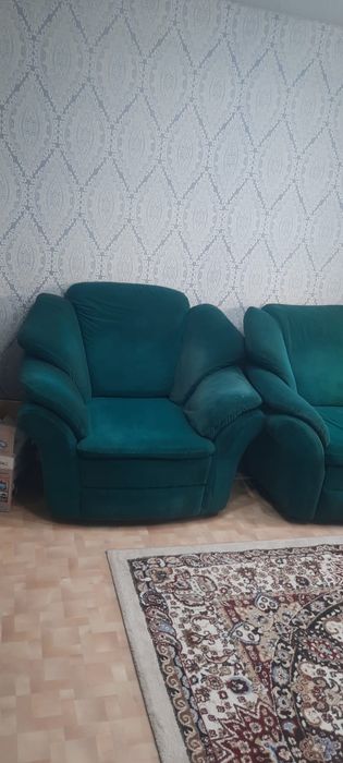 Продам Диван и Два Кресла В Отличном Состоянии.