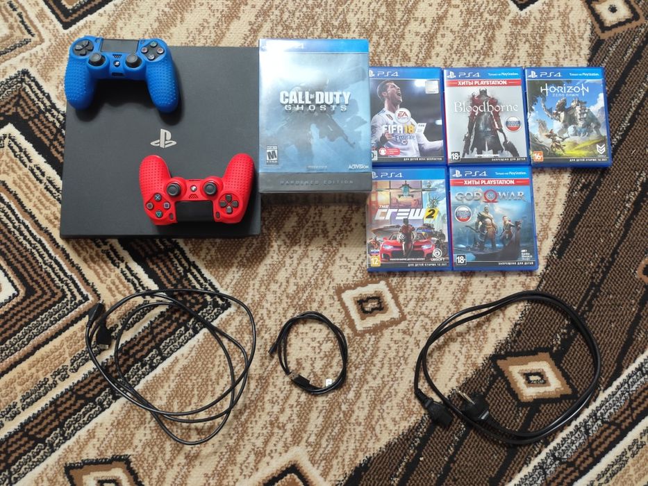 PS4 Pro + 2 геймпада + 6 игр