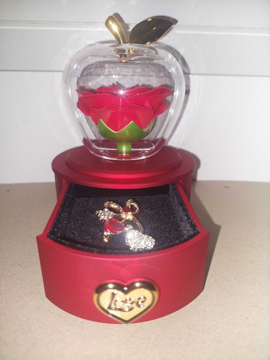 Cutie Cadou de Bijuterii cu Trandafiri Pop-Up in Forma de mar