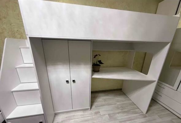 Белая кровать-чердак