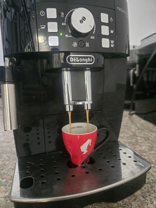 Кафемашина Delonghi magnifica s