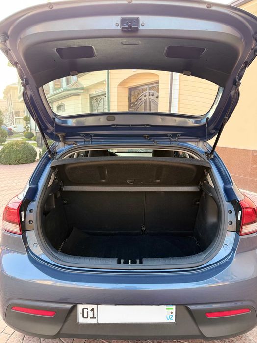 Продается Kia Rio 2018г (68.120 тыс пробег) Цвет Синий Дымчатый