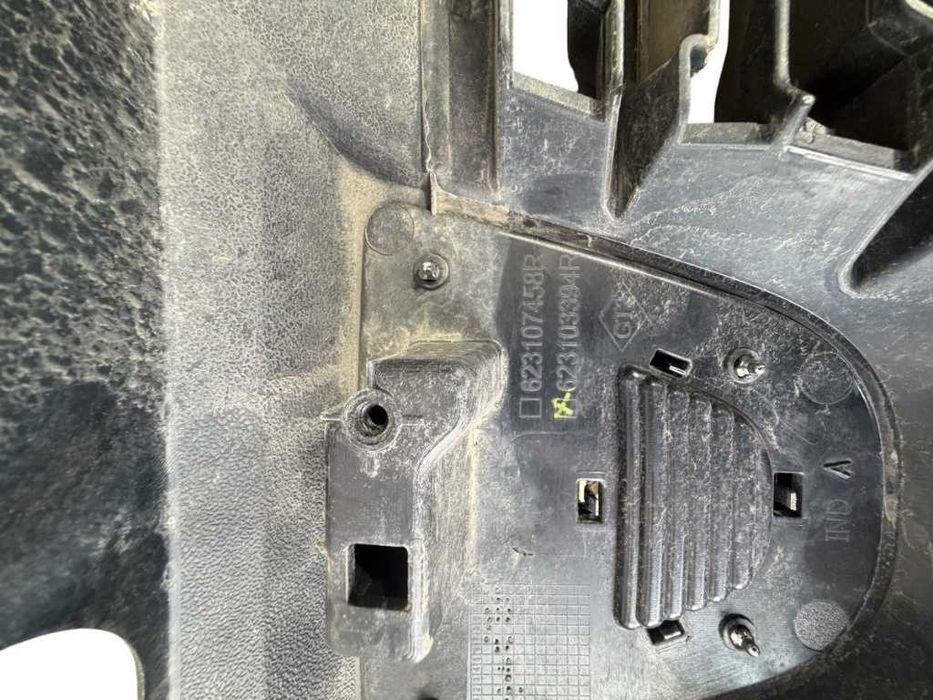 Grila fata Dacia Logan 3 cod piesa 623103394R(mic defect)