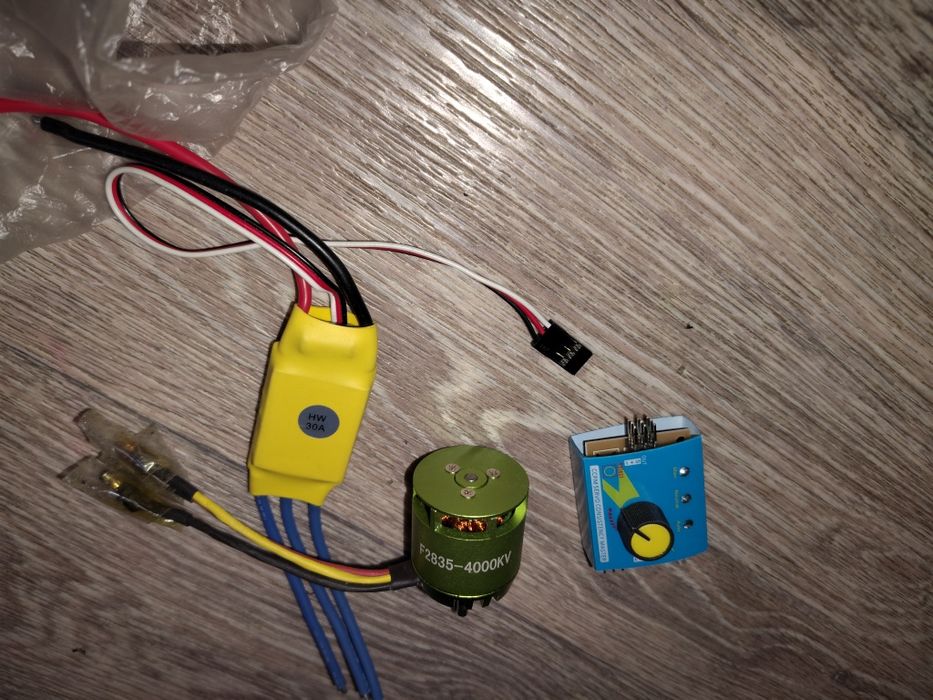 Мотор для квадрокоптера с драйвером