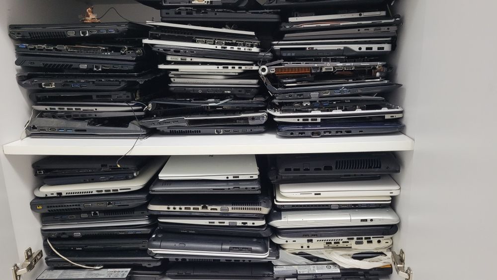 Dezmembrez laptop-uri HP Acer Dell Asus Toshiba Sony - etc