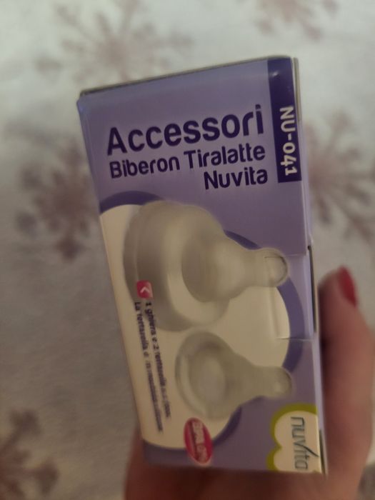 Biberoane și suzete.