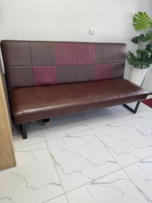 Диван кожзам .Офисный.Для дома