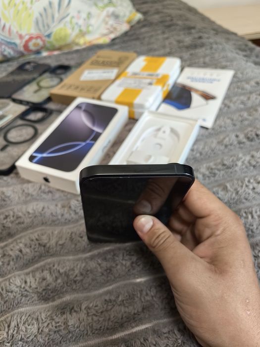 Iphone 16Pro Max 256Gb 88% 5Калъва, И 10 Протектора за Екран