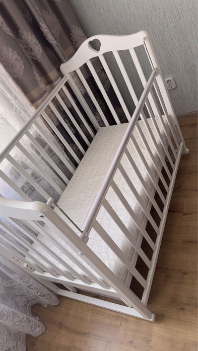 Кроватка- маятник с матрасом