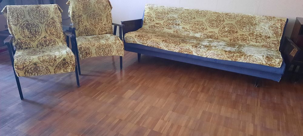 Диван. Два кресла и тумба