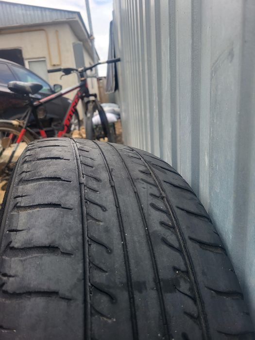 Продам шины.комплект.