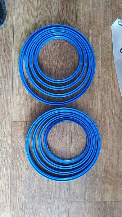 Продается комплект манжет для гидроцилиндров самосвальной техники.