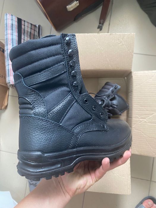 Продам берцы НОВЫЙ 2 шт
