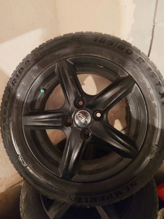 Roti/Jante Aliaj Negru 15"Ford+Anvelope iarna 185/60/R15(Fulda&Semperit)