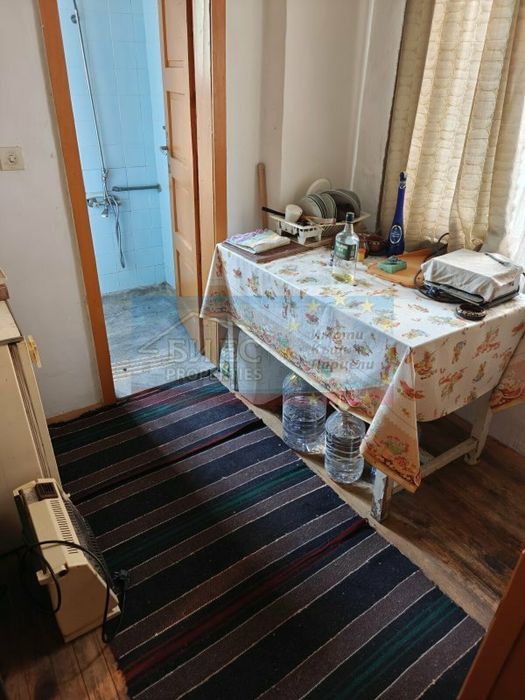 Къща - близнак в с. Боснек 100 м², двор - 288 м²