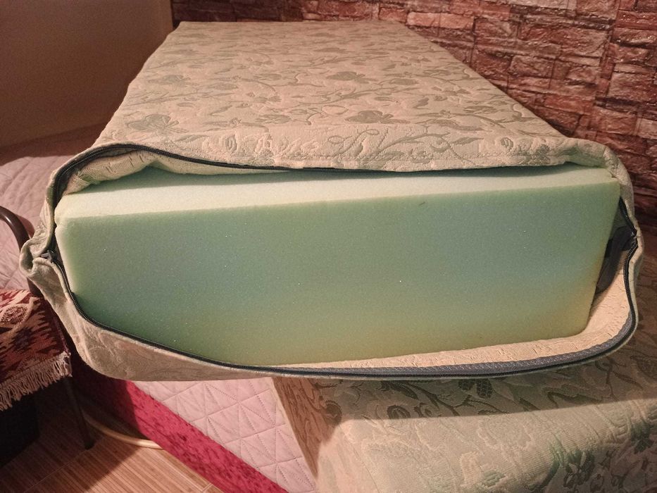 2 perne din burete 100x50x20 densitate 40 Kg/m3 cu huse detașabile