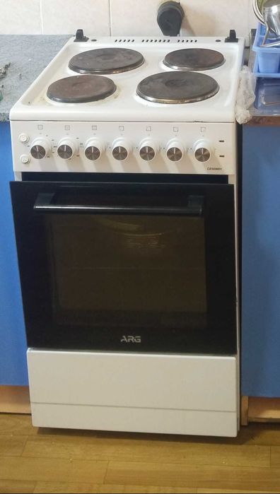 Продам электроплиту 30 000 тенге