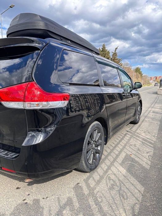 Toyota Sienna Limited AWD 2011,