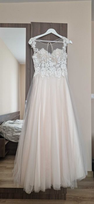 Сватбена рокля с воал